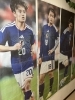 サッカー日本代表の全長160cm特大新聞ポスターを展示中