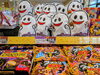ハロウィン特設売場が登場！にぎやかな限定お菓子が勢ぞろいしました