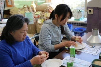 う～ん、香ばしい！　外側はパリパリと香ばしく、中はふわふわもちもちで、とっても美味しく頂きました。香りが豊か！（筆者の感想）