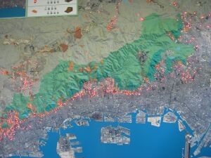 阪神地域にはまだたくさんの地すべりの危険な地域があるそうです。