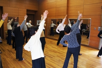 準備体操は基本中の基本ですね。