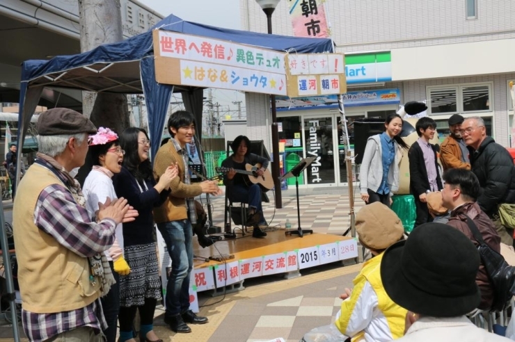 更に今回のライブ『はな＆ショウタ』さんも絶賛！　スタッフの皆さんの気持ちのこもった舞台作り！　イイデスネ。参加者の皆さんも共にお家へ帰ろうで一緒に盛り上がりました！<br>