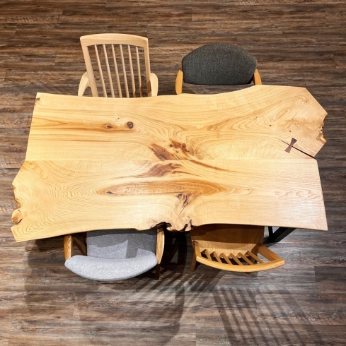 「[ちょうどいいサイズのテーブル]のご紹介。一枚板テーブル、無垢のテーブル、ダイニングテーブルのご紹介。札幌市清田区の家具の店、Ties interior。」