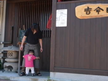 帰り際、恥ずかしがるハルヒ君。<br>