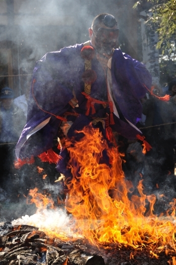 天狗の火渡り大祭