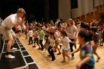 オープニングダンスの練習開始