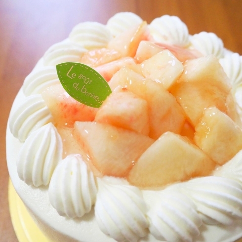 ももデコ「岡山県産もものデコレーションケーキ！岡山市北区庭瀬にあるケーキ屋さん、洋菓子工房おかしな時間」
