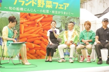 シニア野菜ソムリエ、吉野利奈さんから野菜について解説が