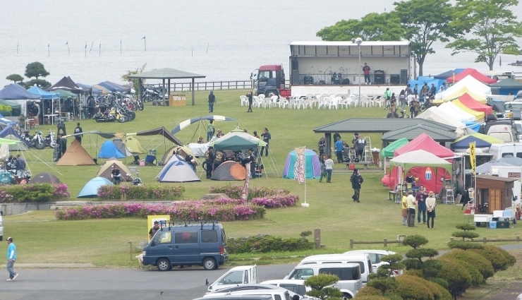 ツインレイクミーティングin行方　（第6回）が5月9日（土）、10日（日）に行方市麻生地区【天王崎公園】において開催されました。<br>初日（9日）は、雨にこそなりませんでしたが風が強く肌寒い一日となりましたが、県内、県外からたくさんのバイカーが集結しました（≧∇≦）/