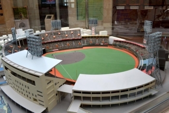 阪急ブレーブスの本拠地であった阪急西宮スタジアムのジオラマです。<br>これを見ただけで、当時にタイムスリップされる野球ファンや沿線住民の方も多いことでしょう。