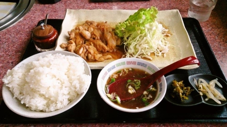 地鶏のテリヤキ焼肉定食（日替ランチ　木曜）　９８０円→７８０円（税込）