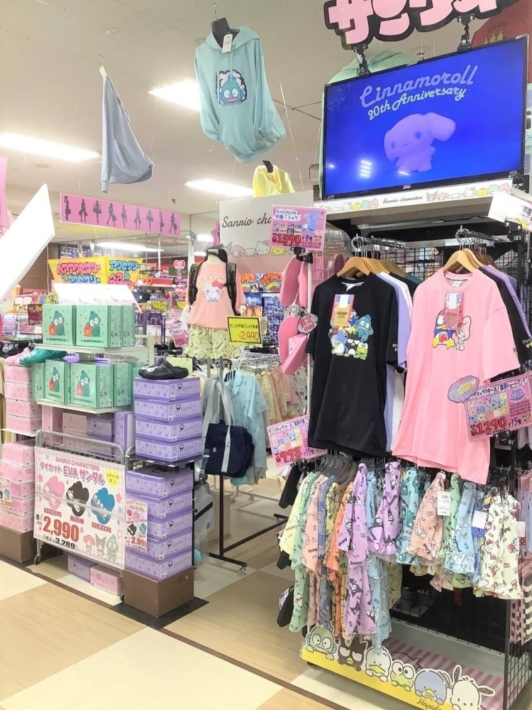 サンリオ×ドン・キホーテ コラボTシャツ販売中～！ | MEGAドン・キホーテ西条玉津店のニュース | まいぷれ[西条市]