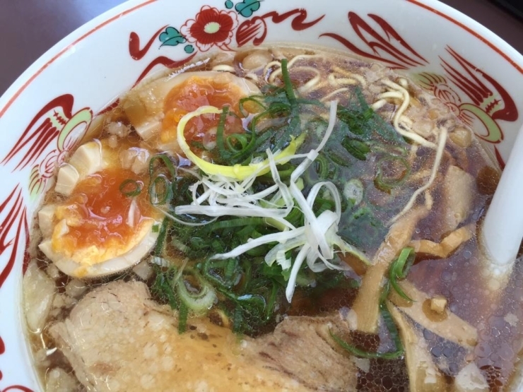 味玉ラーメン。味付け玉子が味わい深いです。