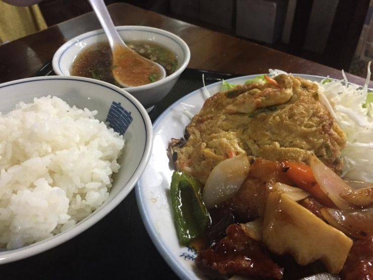 ボリューム一杯、酢豚定食。