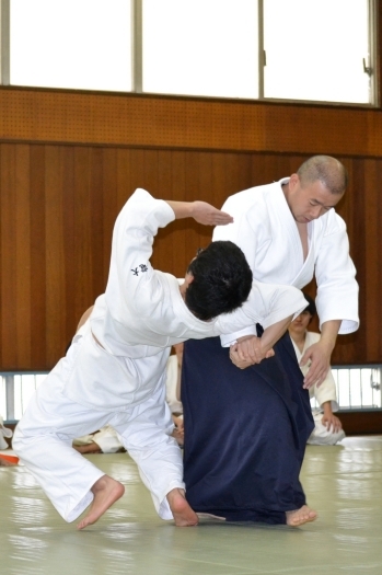 垣尾五段による演武「合気道 錬身会 関西道場」