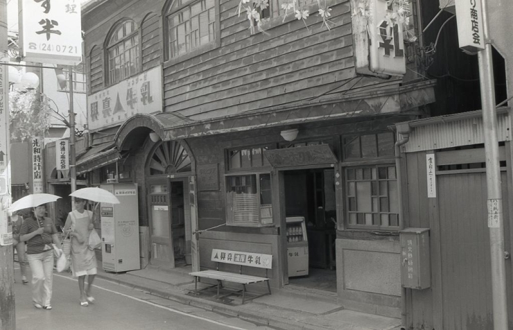 1984年(昭和59年)頃の船橋ミルクホール(白黒写真) 提供:川守銀太郎氏