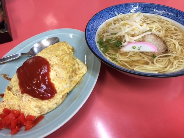 中華系の定食が定番でしょうが、なぜかメニューにあったオムライス定食です。<br>味も昭和かな？