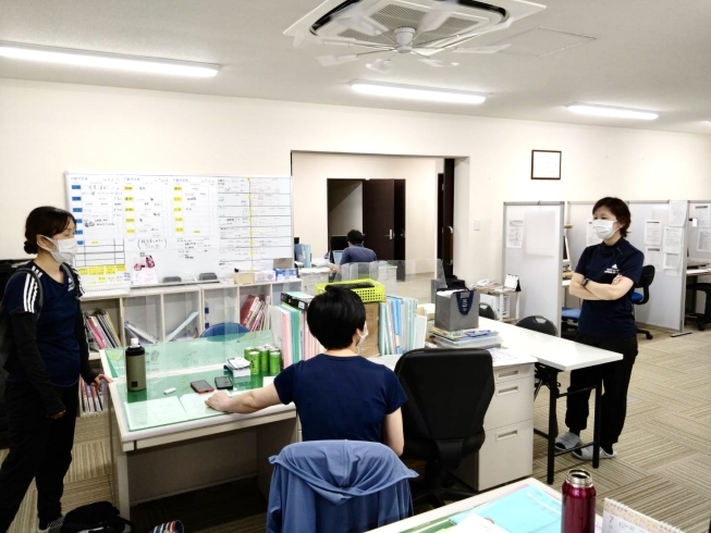 訪問看護ステーション🏠事務所のひとこま「日々研鑽　/　和歌山市訪問看護ステーション」