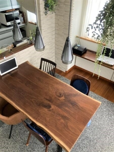 納品事例「納品事例のご紹介。一枚板テーブル、無垢のテーブル、ダイニングテーブルの札幌市清田区の家具の店。」
