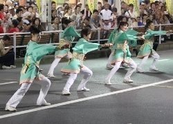 西八商栄会所属の八王子踊乱花