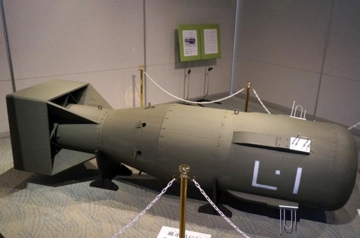 広島投下の原子爆弾「リトルボーイ」の実物大模型