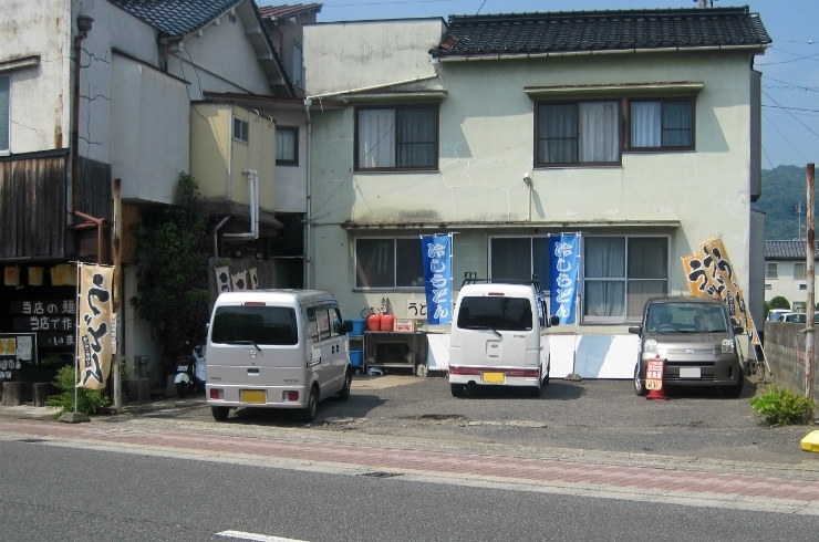 お店隣のスペースが駐車場です。