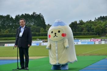 高村謙二裾野市長とすそのんの挨拶