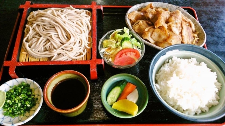 焼肉定食　そば又はうどんがつきます　１，０８０円（税込）