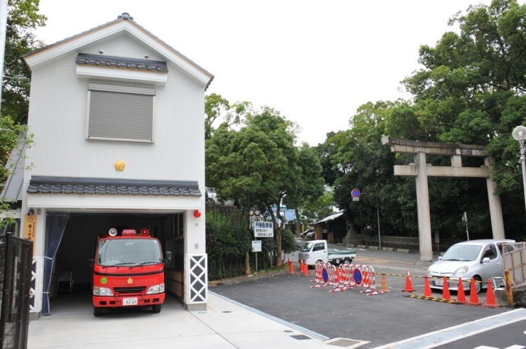 神社境内という立地環境に合わせて、市では初めてとなる蔵風の造りとなっています。