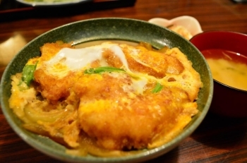 【チキンカツ丼】<br>身が柔らかい♪鶏肉なので、お腹が重くなりすぎない！<br>