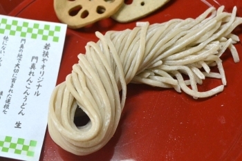 門真蓮根のもちもちさが特長のれんこんうどん「若狭や製麺所」