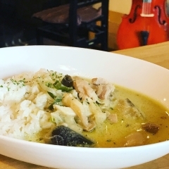 鶏と季節野菜のグリーンカレー