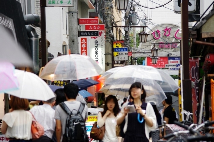 「ひがし商店街（伊丹阪急駅東商店会）」阪急伊丹駅の東側に展開する老舗の商店街。