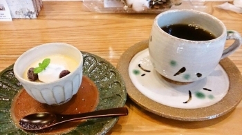 自家製プリンとまほろばブレンド（コーヒー）