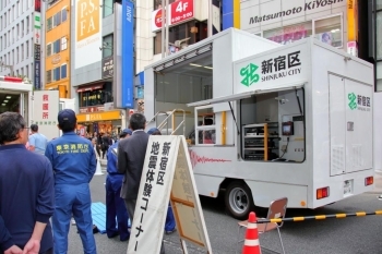 地震を体験できる起震車