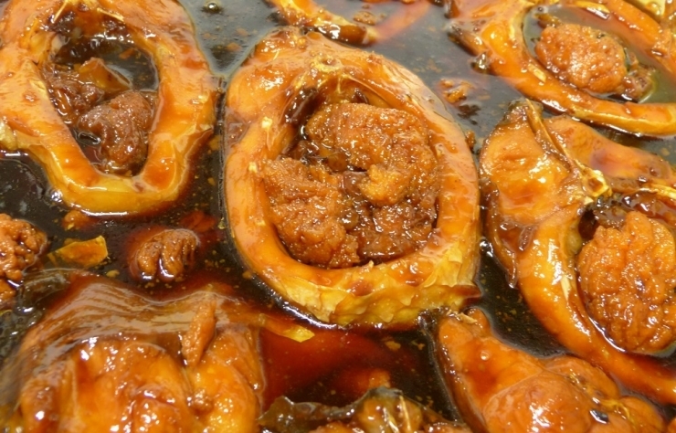 行方市名産『鯉の甘煮』　甘辛く煮た鯉は冷めても柔らかく、味が染み絶品です。