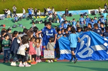 鈴木淳選手のファンがかわいい♪