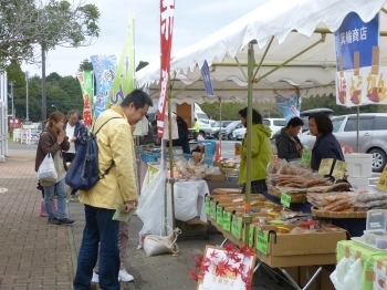 レイクエコーは、茨城県鹿行地区の管轄なので行方市ばかりではなく、鉾田市、神栖市、鹿島市…等、からの出店や出演がありました。