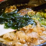 女性にもおすすめ！南河内名物のかすを使った「かすうどん」