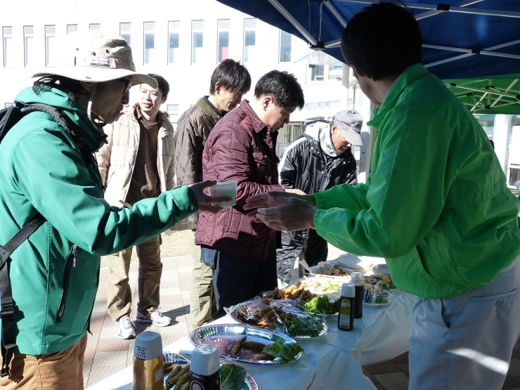 豚汁・ラーメン！　もちろんワカサギ料理はメインです♪