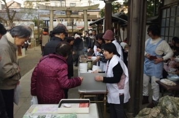 お神酒と暖かい豚汁をいただきました。