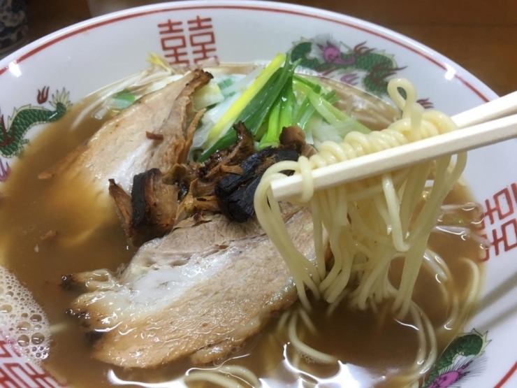 牛骨しょうゆラーメン　８００円（税込）