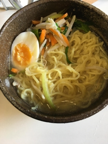 ボーンブロススープを使った豚骨ラーメン「緊急事態宣言解除！　今後をどう過ごしますか？　　海神駅徒歩8分　船橋インター降りてすぐ　ダンス練習場と無添加食品販売　ハッピーフィート」