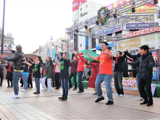 会場全体で盛り上がったノリノリなダンス！「松戸駅西口のペデストリアンデッキで『ゴスペルクリスマス2019』を観てきました！！」
