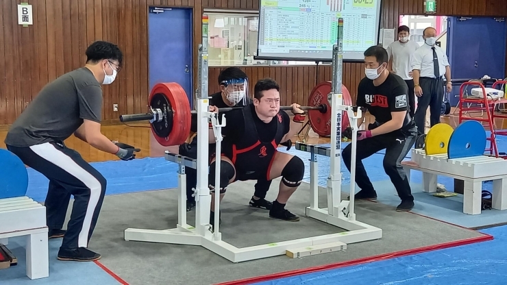 石田選手　スクワット252.5kg「(大田原筋トレ)アイアンマントレーニングジム」