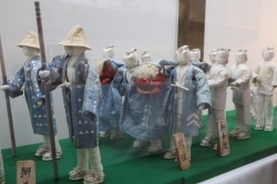 荒砥駅内紅の里SHOPギャラリー企画展「しらたか人形40周年記念展」（3/2～4/29）