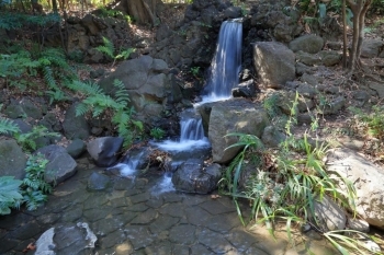 湧き水をイメージした滝