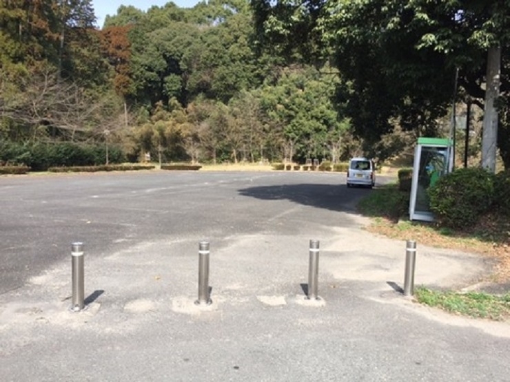 筑紫野有料道路に面している最も大きな駐車場です。<br>通常こちらは、施錠されており入ることは出来ません。<br>桜の季節のみ開場され、40台ほどが利用できます。
