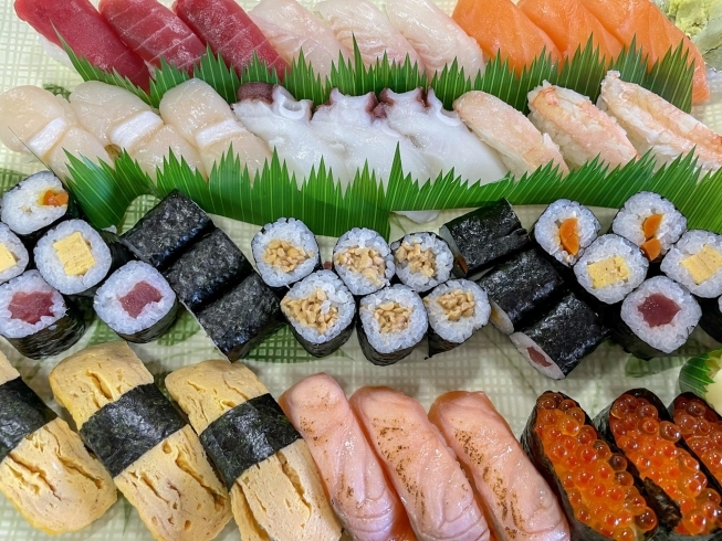 寿司3人前「先週の刺身、お寿司、海鮮丼沢山のご注文ありがとうございました✋」