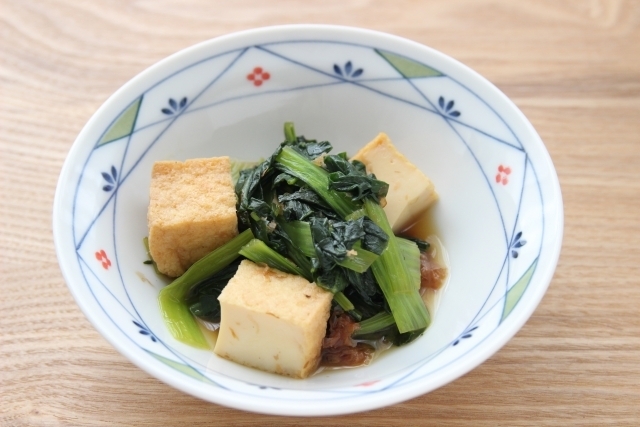 小松菜と豆腐の煮浸し「【小松菜の日】小松菜の栄養と薬効【船橋市の鍼灸専門院　心月院】」